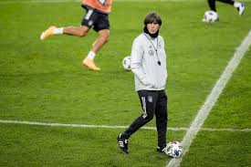 Joachim löw ile ilgili tüm haberleri ve son dakika joachim löw haber ve gelişmelerini bu sayfamızdan takip edebilirsiniz. Dfb Joachim Low Darf Weitermachen Eine Riskante Entscheidung