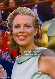 272 Kim Basinger Oscar Photos & High Res Pictures