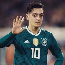 Watch how mette cut marc'. Mesut Ozil ã‚¨ã‚¸ãƒ« ãƒ‰ã‚¤ãƒ„ä»£è¡¨