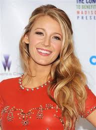 Blake lively debuted another new hair color while filming her upcoming movie. Fall Hair Hues Blog Blake Lively S Golden And Honey Blonde Locks Long Hair Styles Hair Styles Honey Blonde Hair