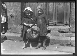 Bread Street Scene Paris 1918 By Lewis W Hine Via Inthemoodfortw Street Scenes Bread Street Lewis Hine