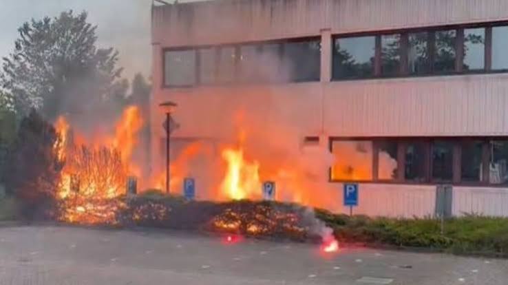 Huge fire breaks out at asylum seeker centre | World | News | Express.co.uk