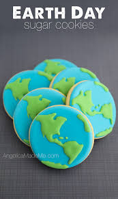 Globe Decorated Sugar Cookies To Celebrate Earth Day Sugar Cookie Designs Fancy Cookies Iced Cookies