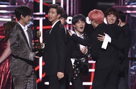 Bts es una boy band surcoreana formada en seúl en 2010. Bts Ya Representa Mejor A Corea Que Samsung La Banda De K Pop Que Factura 4 650 Millones De Dolares Al Ano