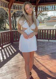 Taylor Carrow - Free pics, galleries & more at Babepedia