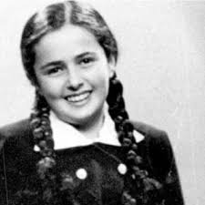 PDF) “Eva Stories” e os conceitos de “Appcine e “Espectador  Repertorial”“Eva Stories” and the concepts of “appcine” and “repertorial  spectator”“Eva Stories” y los conceptos de “appcine” y “espectador  repertorial”