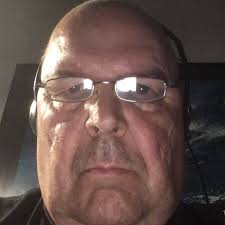 Säljaren Janne om Cornelis: "Jag tycker väldigt bra om Cornelis. Min äldste  bror, som nyligen gick bort, var stor Cornelis-fantast. Han hade som  jultradition att alltid spela 'Jultomten är faktiskt död', så