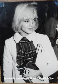 Born In Iskretz Sofia Bulgaria On August 15 1944 A Retrospective Look At The Life Of Sylvie Vartan A Bulgarian French Bardot Style Singer Vintage Haircuts