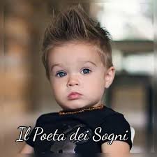 L'amicizia non va tradita ma ricordata per tutta la vita. L'amicizia è come  un fiore che sboccia in ogni cuore. L'amicizia è un sentimento profondo che  cresce dentro di noi ogni giorno.