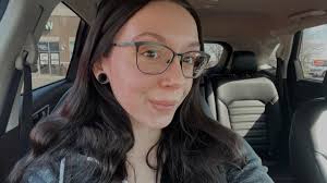 Hi ladies🖤 My name is Leah, I'm from a small town in Michigan, and I'm a  22 year old married stay at home mom to a 3 year old and 11 month