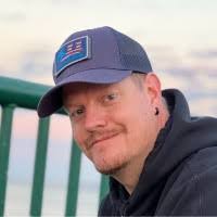 100+ perfiles de «David Hacker»