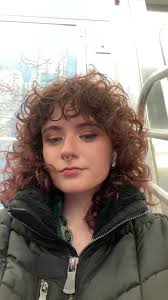 Isabel (@izabelr0se)