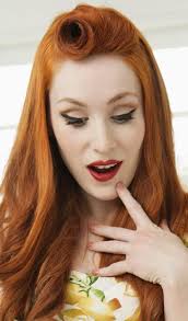 Rockabilly Frisuren Ein Pony Aus Victory Rolls Als Akzent Bei Offenen Haaren Rockabilly Frisur 50er Jahre Frisur Frisuren