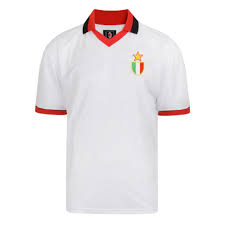 The shirt features the tricolor scudetto that certifies the championship's victory in the previous season while mediolanum. Ac Milan 1994 European Cup Final Shirt Ac Milan Retro Jersey Score Draw