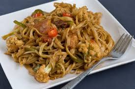Chicken Stir Fry With Noodles Recipe Serves 4 Ingredients 10 Oz Medium Egg Nood Chinese Dishes Recipes Stir Fry Noodles Chicken Stir Fry With Noodles