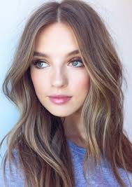There's nothing like a blonde with a bold red lip. Pin On Hair Skin Nails