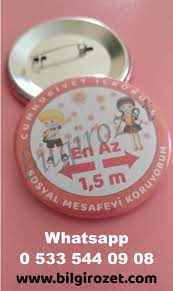 Sosyal Mesafeyi Koruyalim Rozetleri Panosundaki Pin