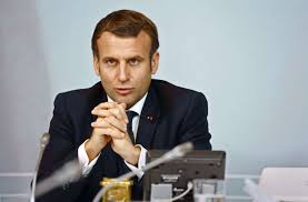 Macron was the eldest of three siblings born to a family of doctors who held politically liberal views. Coronavirus In Frankreich Prasident Emmanuel Macron Positiv Getestet Politik Stuttgarter Zeitung