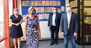 Die politische karriere von malu dreyer begann 1995 als sie zur hauptamtlichen bürgermeisterin von bad. Landesregierung Rheinland Pfalz Sur Twitter Ministerprasidentin Malu Dreyer Bildungsministerin Stefanie Hubig Zum Schulstart Rlp Zu Gast In Der Lennebergschule Budenheim Ziel Wollen Moglichst Viel Schule In Der Schule Unsere Kinder Haben