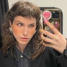 Lauren Bliss's Instagram, Twitter & Facebook