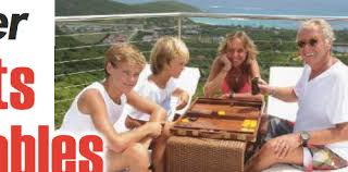 Une marée humaine qui agasse les riverains. La Villa De Yves Renier A Saint Barth A Subi L Ouragan De Plein Fouet Photo