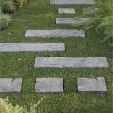 Des Allees Inspirees Pour Votre Jardin Leroy Merlin Traverses Jardin Pierre Reconstituee Pas Japonais