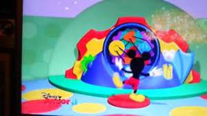 Questa canzone viene ballata dai topolino, pippo, paperino, pluto e gli altri protagonisti del cartone nel momento dei saluti ai bimbi quando finisce la puntata. La Casa Di Topolino Tudols Sigla Finale Youtube