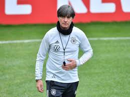 Joachim löw was now thrust into head position at one of germany's most famous clubs. Joachim Low Bundestrainer Beruflich Und Privat Was Macht Er Nach Dem Dfb Fussball
