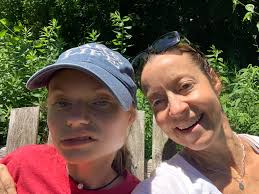 Looking fir recos for folding, compact, light weight stroller for 4'10”