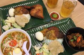 Ayam goreng berempah nasi lemak kukus aura dia lain macam. Full Course Nasi Kukus Ayam Goreng Berempah Warisan Cafe Aroma Asian