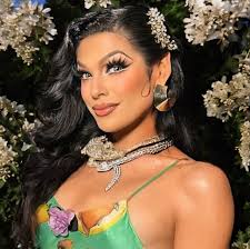 Veremos a Valentina en Drag? O fuera del Drag en la segunda temporada de  #LaCasaDeLasFlores ? 🤔🤔🤔🤔🤔 . . #allaboutvalentina #teamvalentina  #LosMora #CasaDeLasFlores