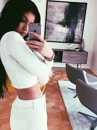 Their hot looks are truly breathtaking. So Bekommst Du Kylie Jenners Wohnstil Ganz Easy Hin Stylight