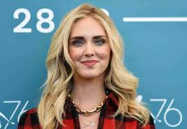 Chiara ferragni prende in giro fedez per la sua altezza: Chi E Chiara Ferragni Eta Altezza Segno Zodiacale Carriera E Tutte Le Curiosita Alphabetcity