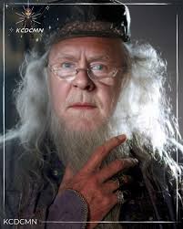 Abbiamo chiesto all'intelligenza artificiale di immaginare John Lithgow nel  ruolo di Albus Silente, ora ufficialmente suo nella serie TV di Harry  Potter. Il risultato? Semplicemente magico! 😍🏰 Non sono mai stata così