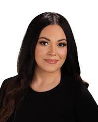 Michelle Merlo's Instagram, Twitter & Facebook