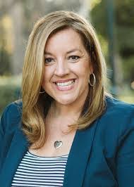 Amie Vang's Instagram, Twitter & Facebook