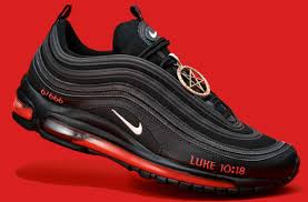 Earlier this week, lil nas x tweeted that the video. Marketing Aktion Mit Us Rapper Lil Nas X Nike Verklagt Kunstler Fur Verkauf Von Satan Schuhen Panorama Stuttgarter Zeitung