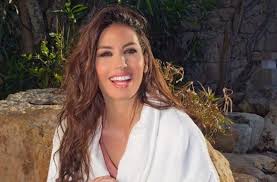 Meghan markle era un uragano capriccioso, dispotico e arrivista, kate middleton è litigiosa, pacchiana e un. Elisabetta Gregoraci Instagram Stratosferica In Costume Fan Impazziti