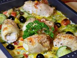 La novedad de hoy creo que puede entrar en la categoría de recetón y no porque sea muy difícil de hacer. Rollitos De Pechugas De Pollo Rellenas De Queso Crema