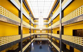 Das von hans poelzig entworfene gebäude ist sowohl architektonisch wie auch rundfunkgeschichtlich von großer bedeutung. Haus Des Rundfunks Poelzig Architektur Berlin Architektur Expressionismus Architektur