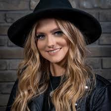 Paige Lowe's Instagram, Twitter & Facebook