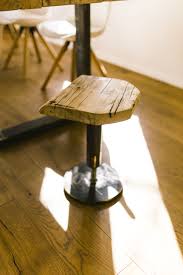 Hocker Industriedesign Industrie Design Recyceltes Altholz Industrial Loft Mobel Wohnzimmer Alter Holztisch Altholz Mobel Aus Altholz