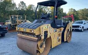 Caterpillar CB44B Smooth Drum Roller