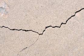 Placez au fond de la lézarde, un cordon de fond de joint en mousse plastique qui la comblera. Fissures En Copropriete Apparition Et Combattre Les Fissures