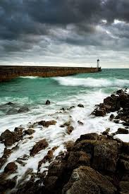 Le Mole Et Le Phare Du Raoulic Marquant L Entree Dans Le Chenal Du Port D Audierne C Www Erwanlebourhis Eu Photo Bretagne Bretagne Bretagne Finistere