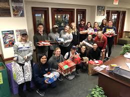 Annual Holiday Helper Tree Tradition Continues Amidst Pandemic The George Anne Media Group