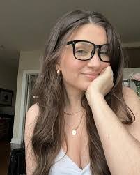 Jessie Bee's Instagram, Twitter & Facebook