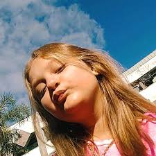 Rebeca Pieroni (@rebecapieronioficial) • Instagram photos and videos