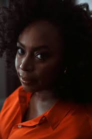 💬 Chimamanda Ngozi Adichie : «Aimer et soutenir d'autres femmes, c'est  révolutionnaire» Rencontre avec la romancière et essayiste nigériane  établie aux Etats-Unis, à l'occasion de la sortie de «l'Inventaire des  rêves» ➡️