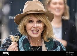 Joanna Brewster's Instagram, Twitter & Facebook